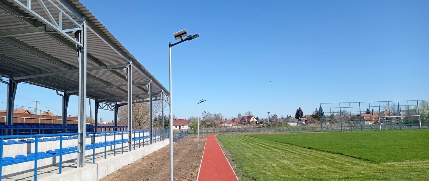 Sportcsarnokok, futballpályák, atlétikai pályák, rekortán borítású létesítmények építése
